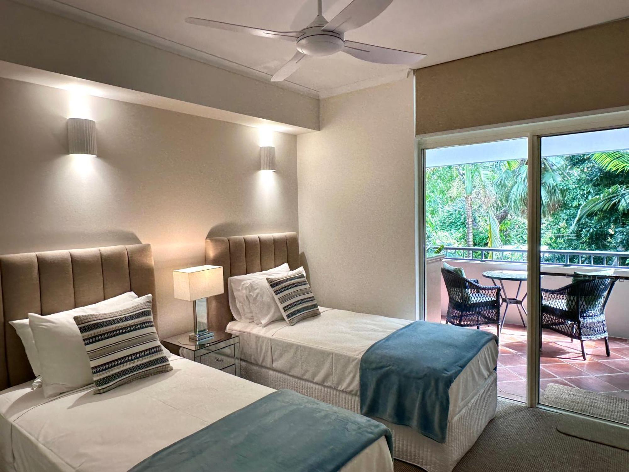 Oasis At Palm Cove Aparthotel Buitenkant foto