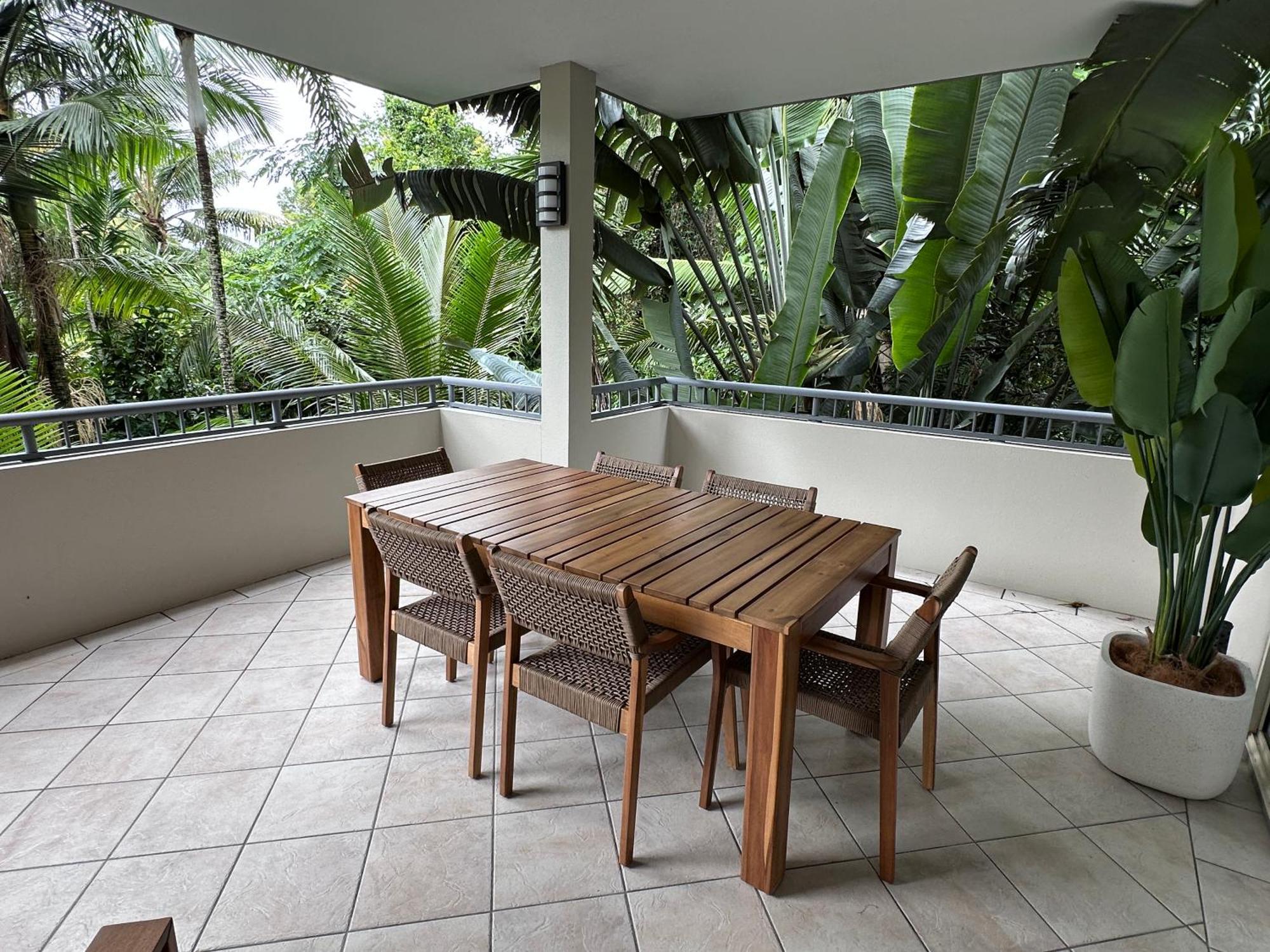 Oasis At Palm Cove Aparthotel Buitenkant foto