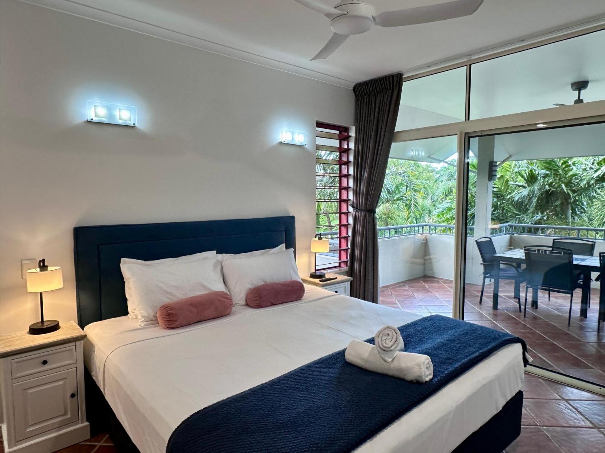 Oasis At Palm Cove Aparthotel Buitenkant foto